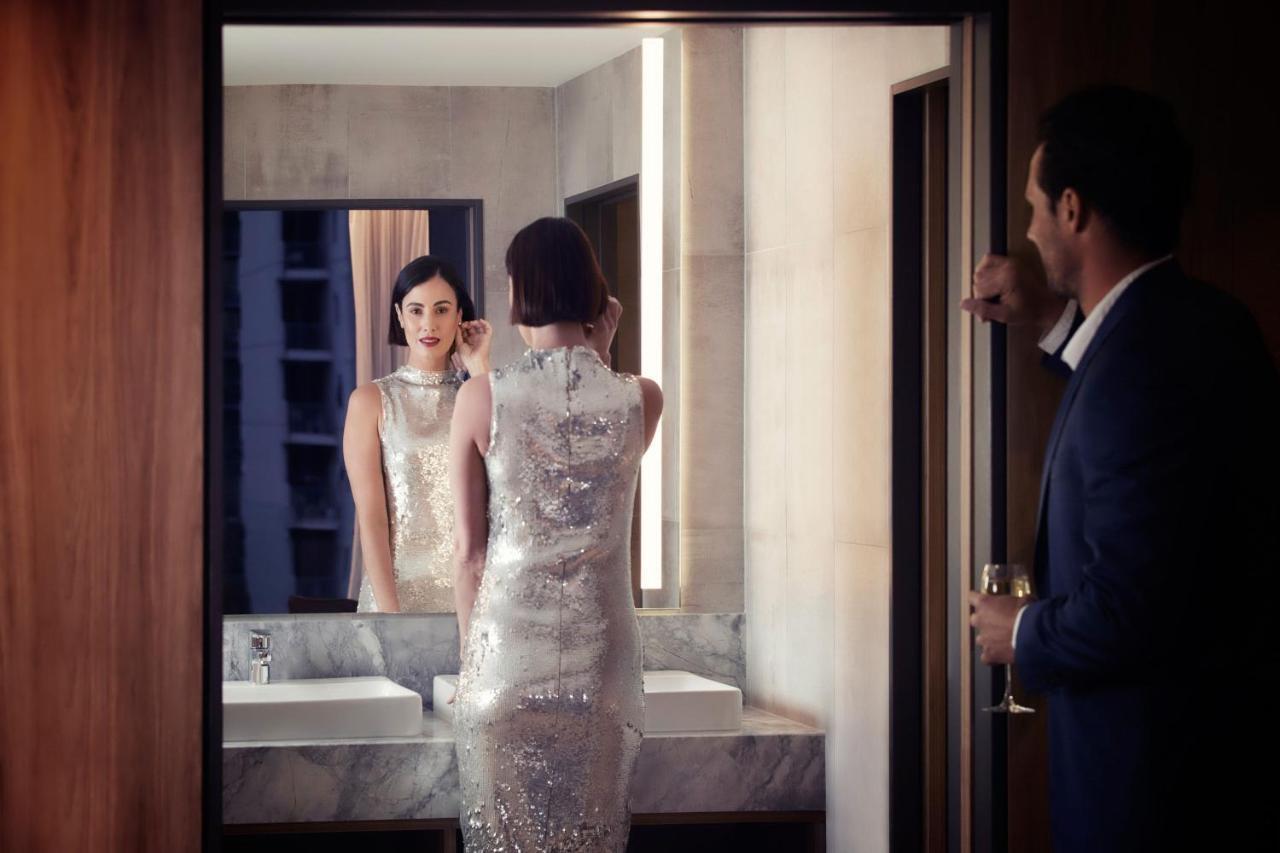 Hotel The Westin Brisbane Exteriér fotografie The bathroom of a suite at The Ritz-Carlton, Hong Kong