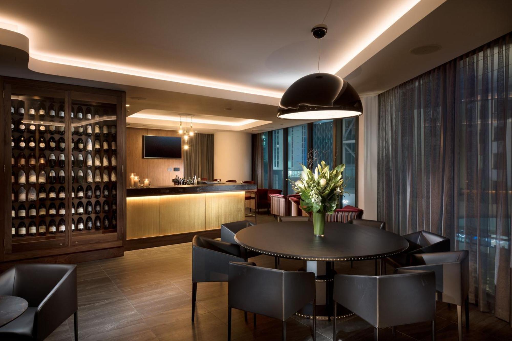 Hotel The Westin Brisbane Exteriér fotografie The private dining room at the 2012 London Hilton on Park Street